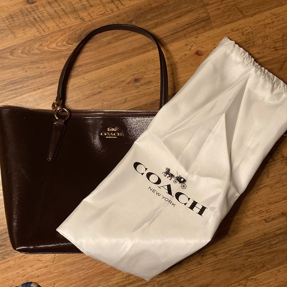 High gloss Coach tote with drawstring dust cover bag